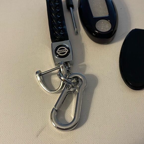 Nissan Logo Key Fob Keychain in Black Leather and Key Fob Cover in Black NWT - Picture 3 of 7